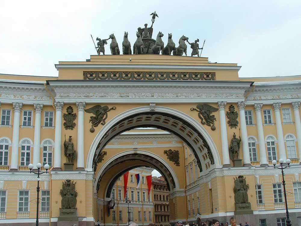 Памятник русского классицизма. Арка главного штаба в Санкт-Петербурге Архитектор. Арка генерального штаба. Архитектор к. Росси. Росси арка главного штаба.