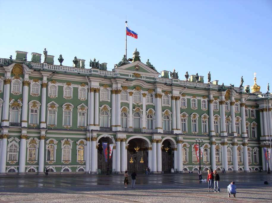 ЗИМНИЙ ДВОРЕЦ (1754 — 1762 )