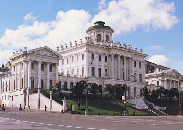 Дом Пашкова. Архитектор В.Баженов. Классицизм.