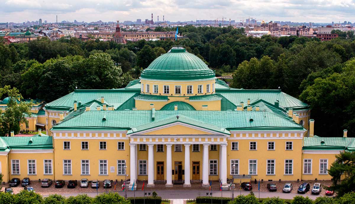 Таврический дворец в С.-Петербурге.